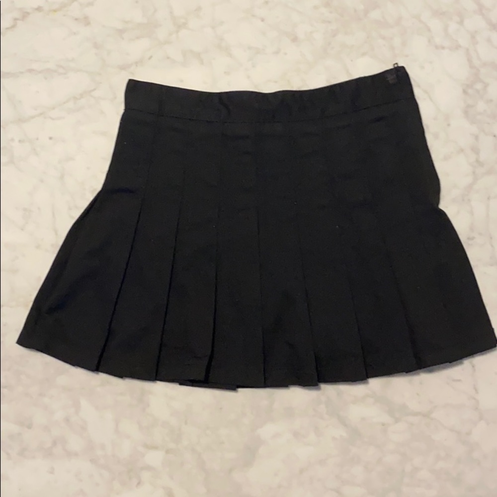Black Brandy Melville pleated skirt